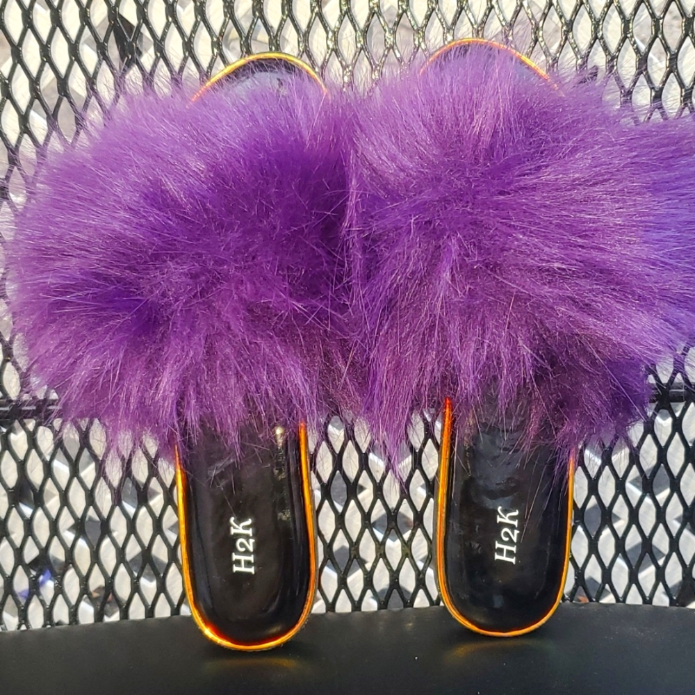 H2k fun purple fluffy feather slides size 9 but first like an 8. New Never worn!